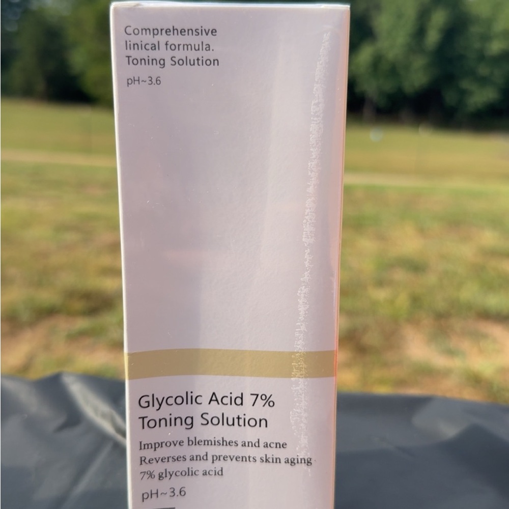 Glycolic Acid 7% Toning Solution - White